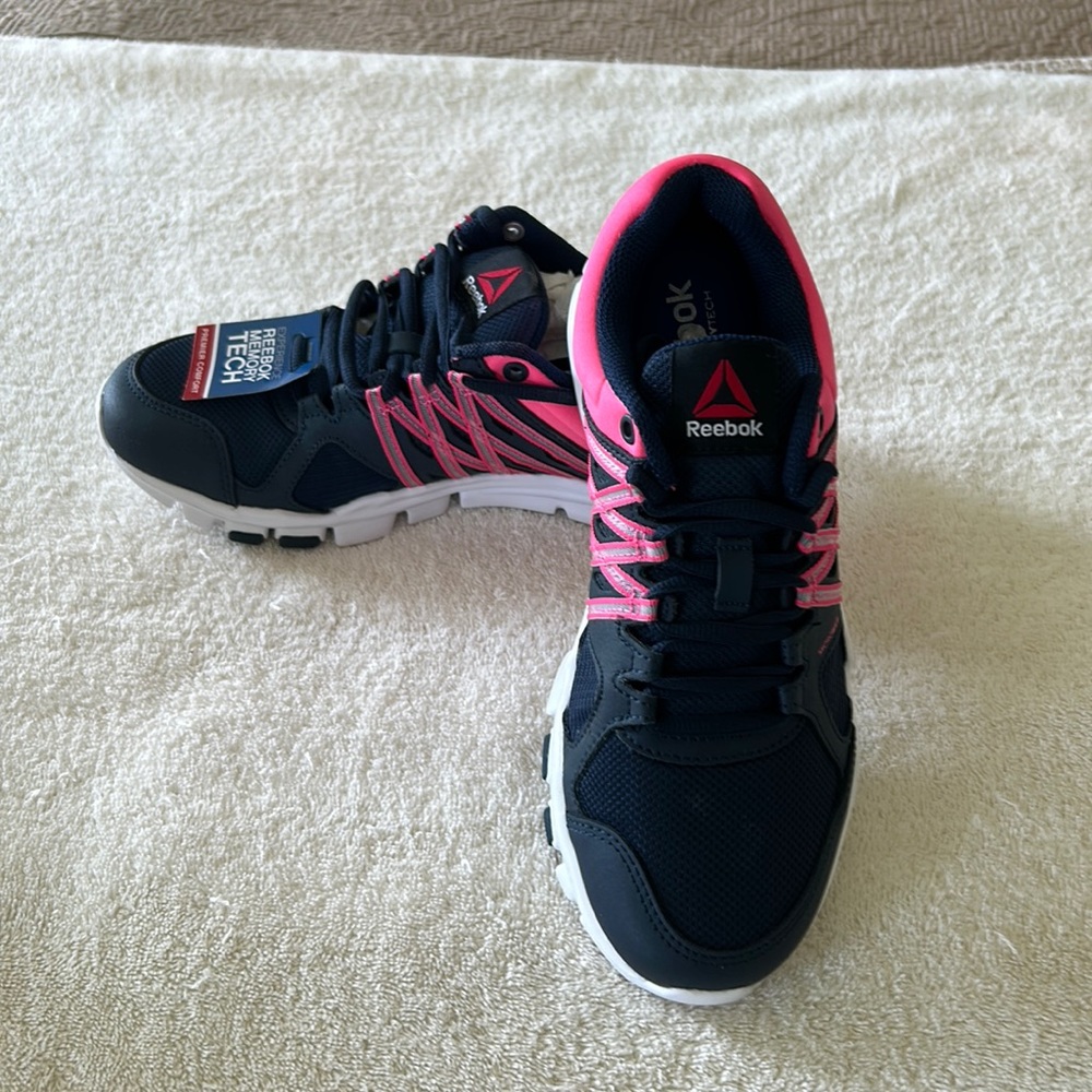 Rebook memory tech premium comfort!  Great color for dazzle! Never been worn!